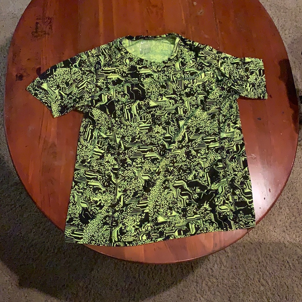 Like New - Nike DriFit Athletic Wear - Size L